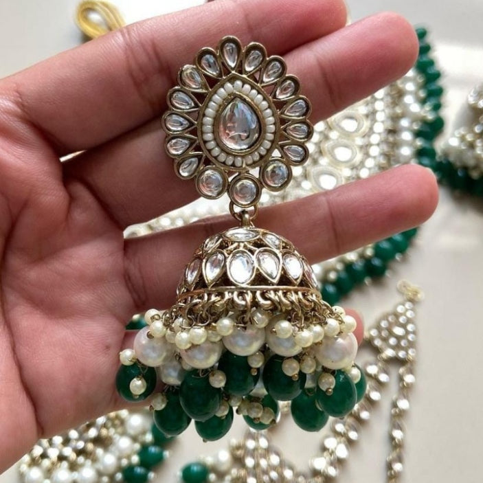 Noor-e-Zamrud Antique Gold Patwa Set