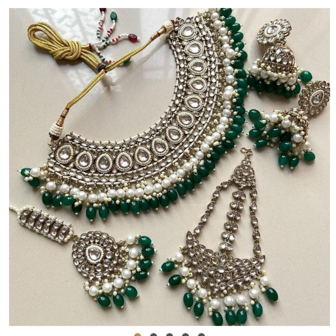 Noor-e-Zamrud Antique Gold Patwa Set